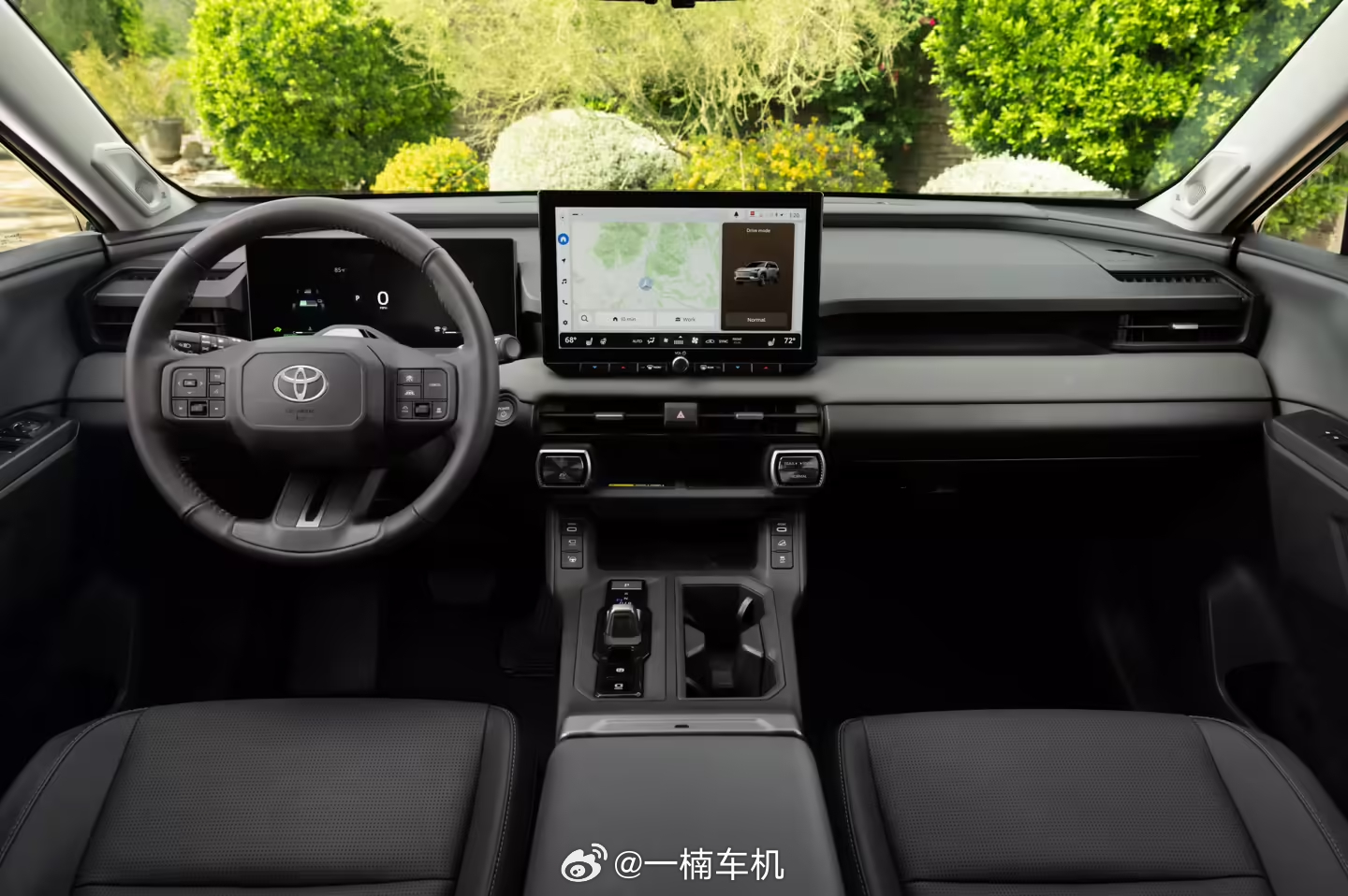 丰田RAV4总工程师承认，新一代砍掉的按键可能有点多了。虽然留了音量旋钮和空调温