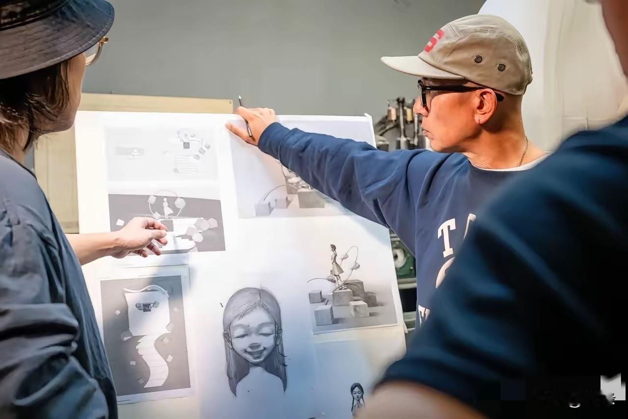 具俊晔创作过程曝光
难怪大S雕像不像本人，原来是有意而为。据说，这幅作品本身不是