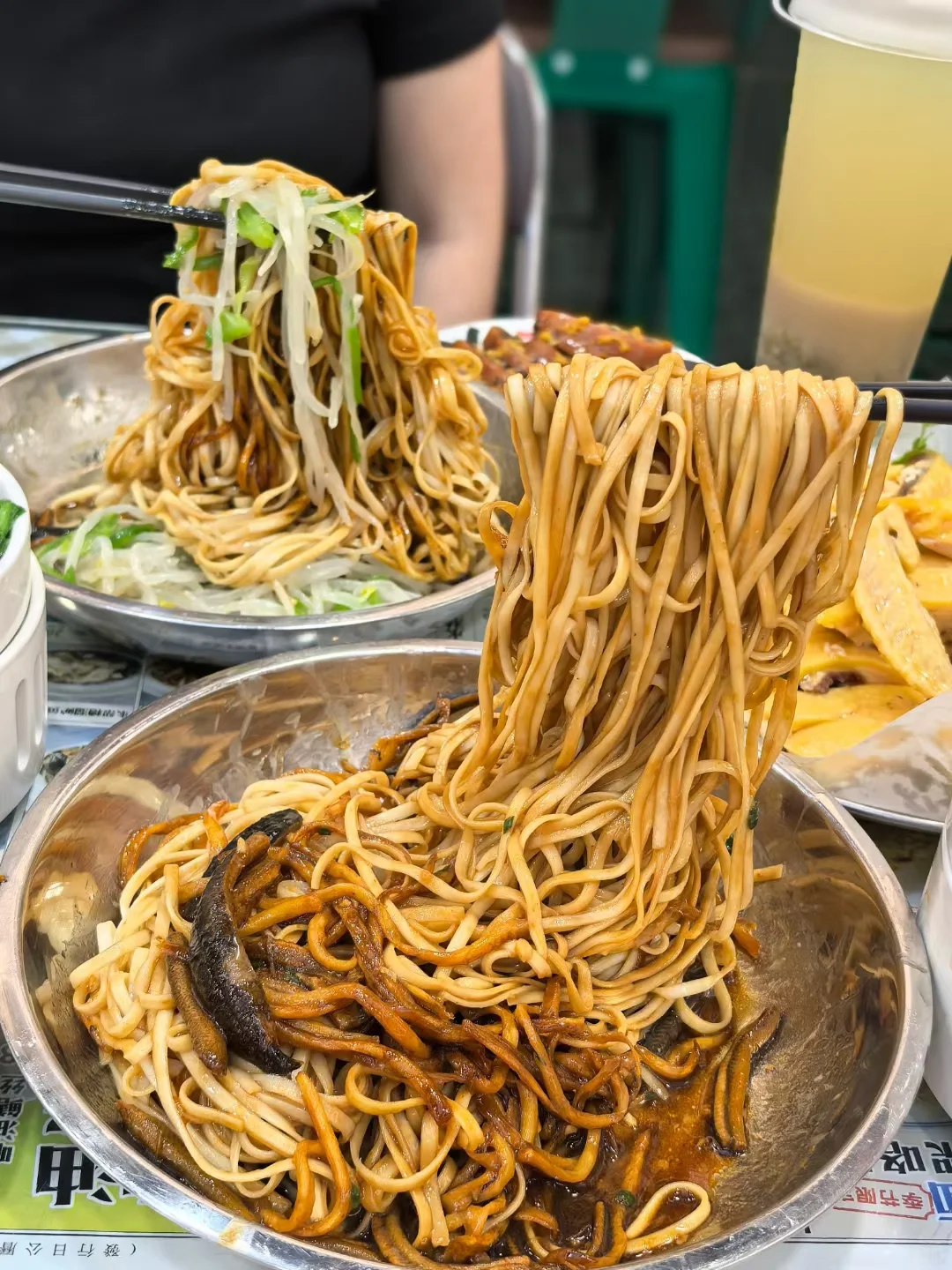 夏天就是要吃冷面呀！要加花生酱！