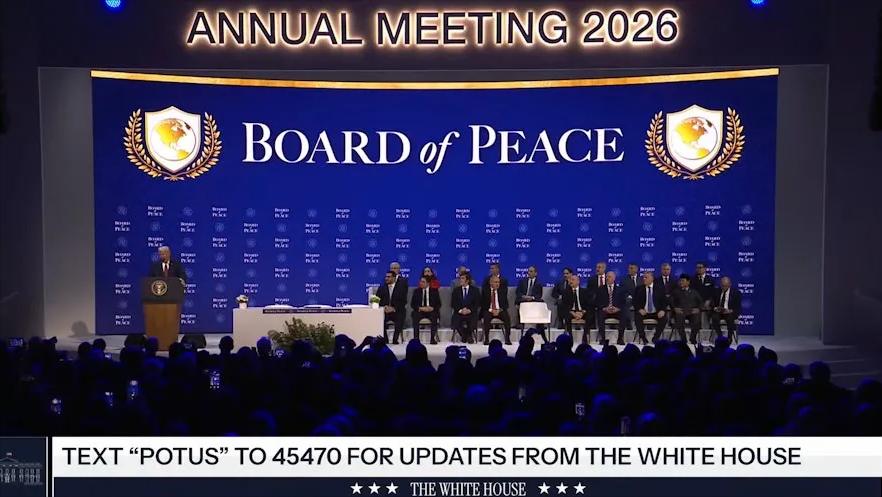 特朗普，终于低头了！那个曾经叫嚣要“退出联合国”、“另起炉灶”的狂人，在今天被迫