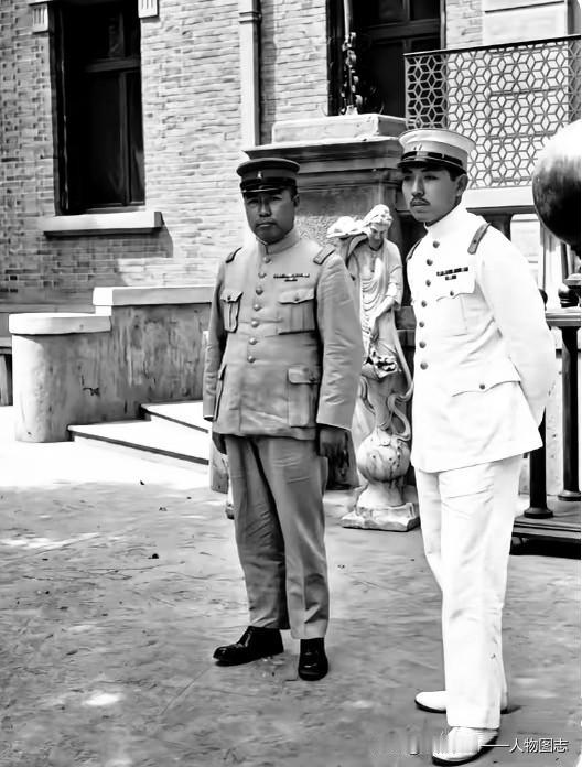 1928年夏，在保定，27岁张学良与杨宇霆最后的公开合影。