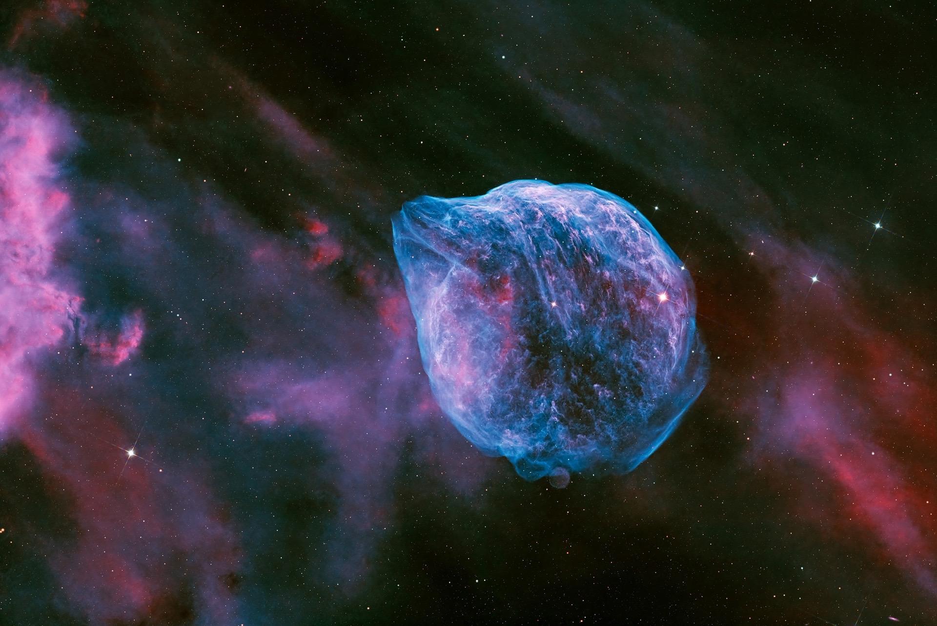 SH2-308 海豚星云。直径约60光年的气泡状结构，位于大犬座的发射...