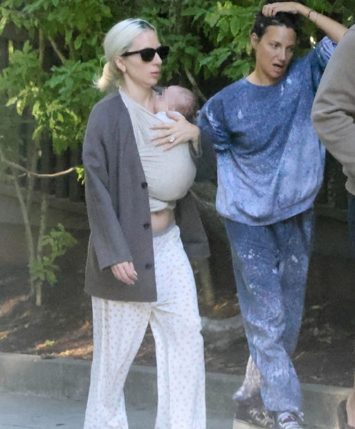LadyGaga疑似当妈 据外媒，Lady Gaga和她的未婚夫迈克尔·波兰斯近