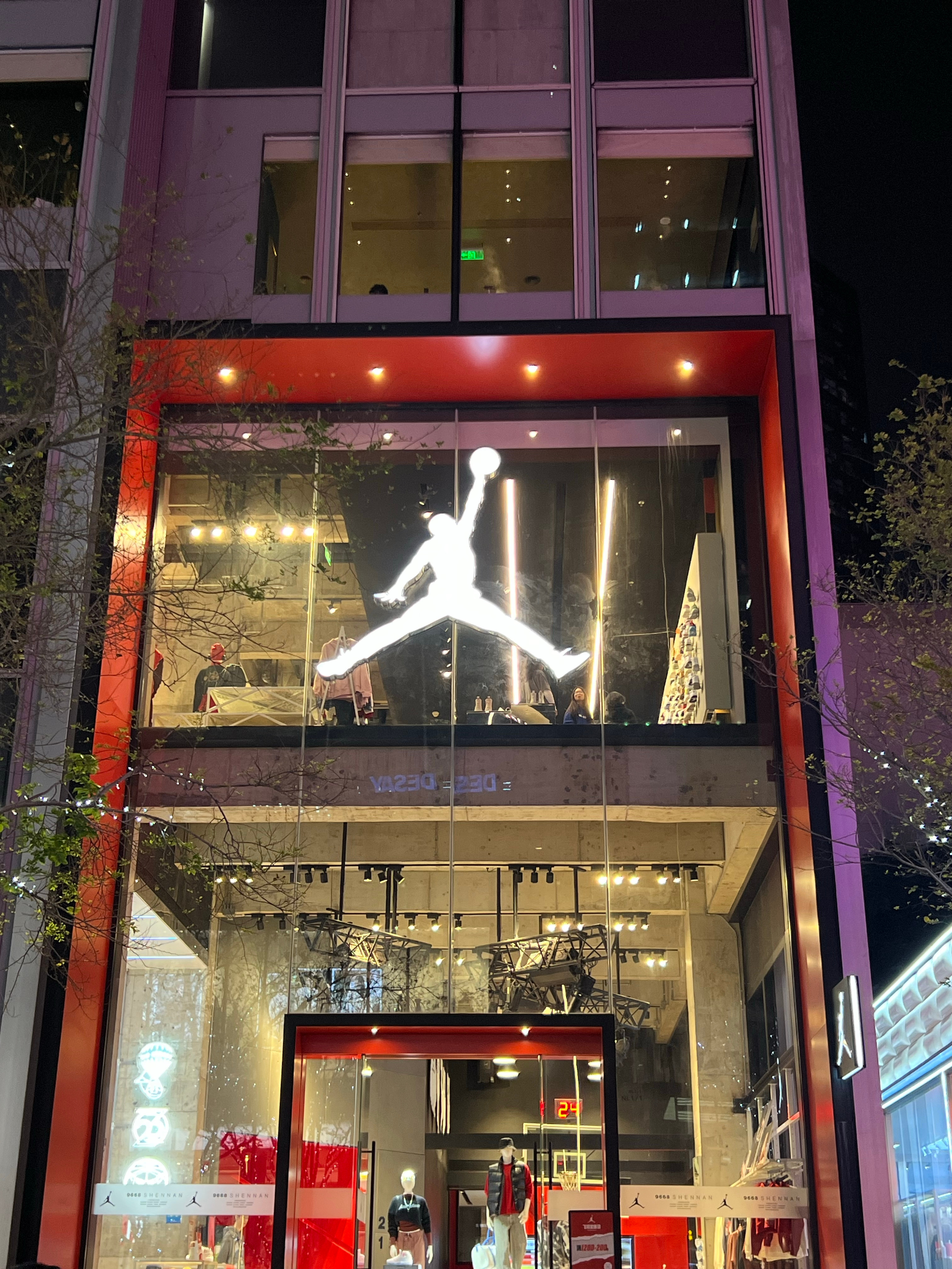万象天地的Jordan什么时候铺大海报[嘘] 