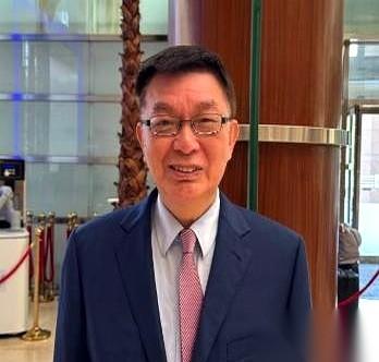 苑举正又来北京了。
这次来，就撂下一句话：“来了，就不要怕。”
这话说的，硬气。