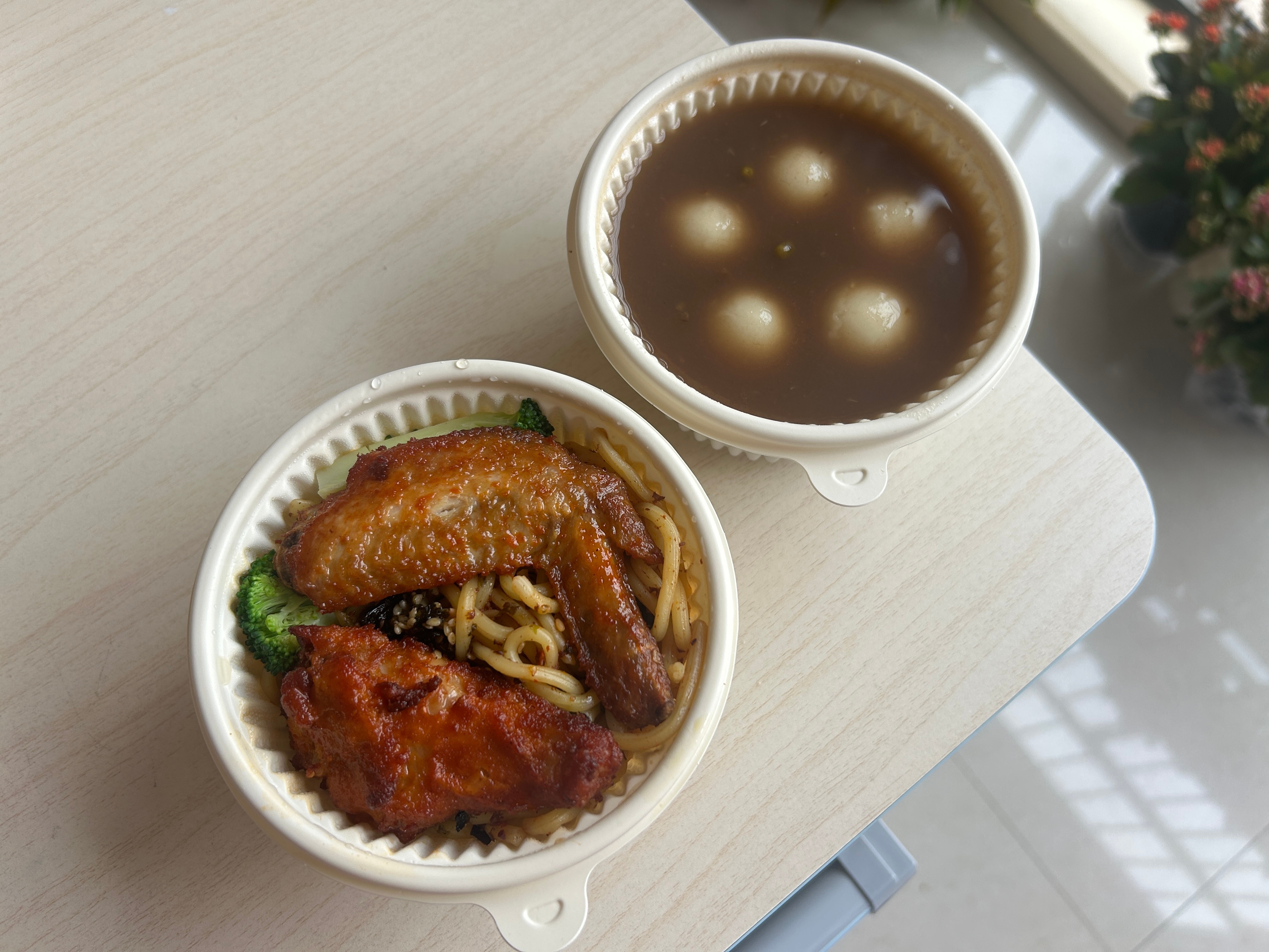 社死日常刚在门口拿外卖！（低血压扛不到晚上火锅了！吃个乌冬面吧！）又双叒叕碰到邻