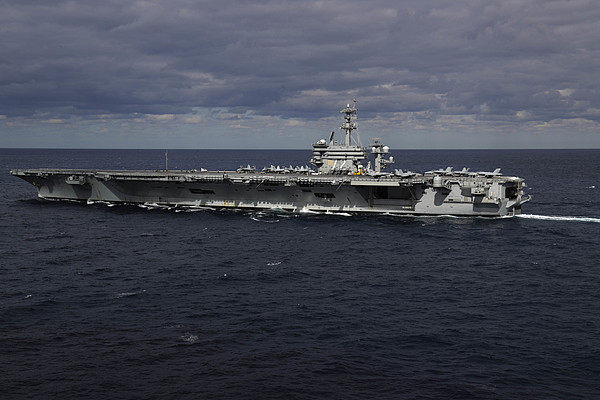 重兵压境 航母静默 美国真要对伊朗动手了？