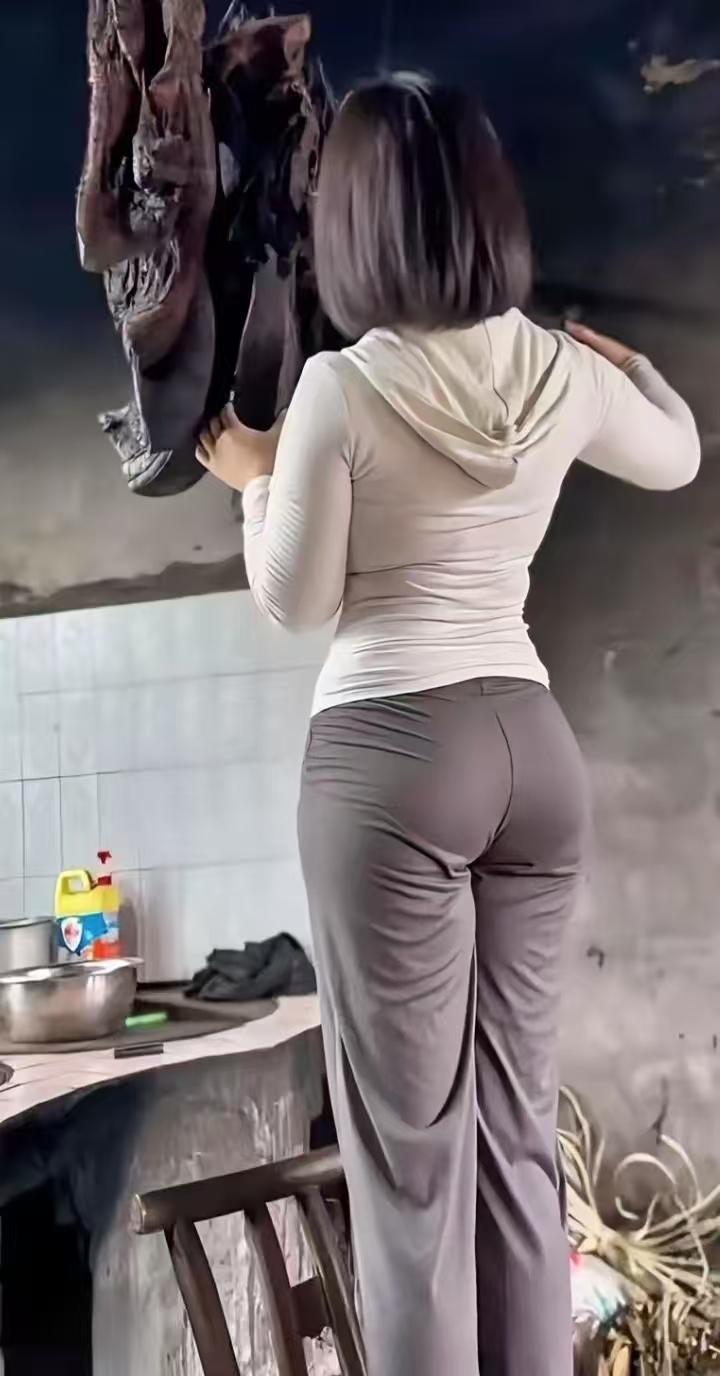 记录日常，田园生活，农家菜，美食快过年了，该是腊肉上场的时候了，炒一盘蒜苔腊肉，