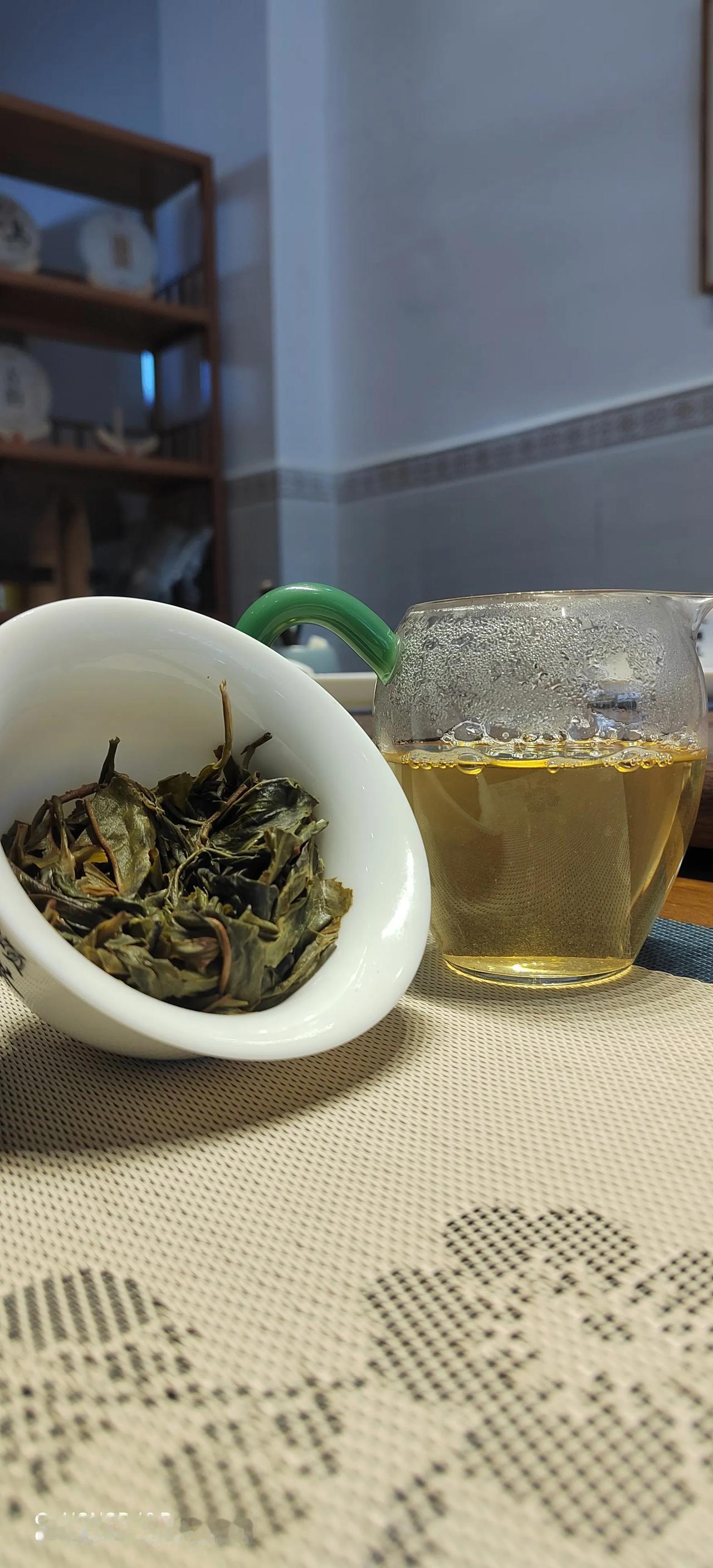 茶烟袅袅，春光满杯。
好久没拍新照片了，发下库存，双十一，好政策