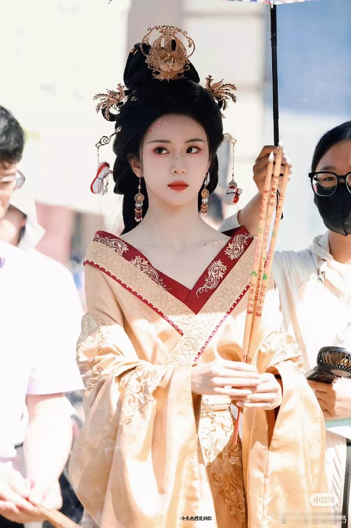 短剧内卷升级！女主妆造惊艳，仿若孟子义尚公主再世，精致非凡，令人眼前一亮，短剧美