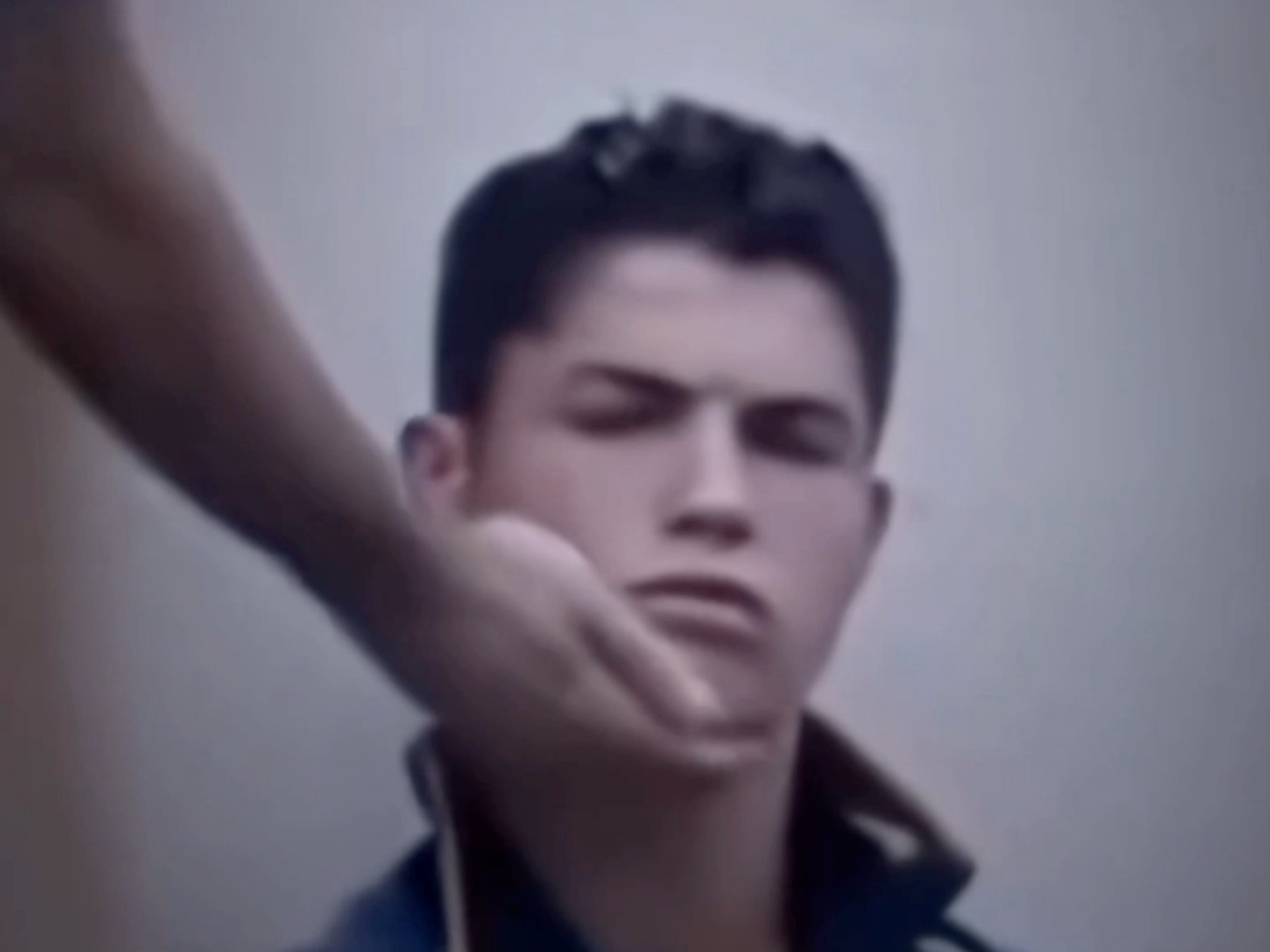 这啥啊～摸下巴～ 