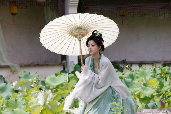 赵今麦演楚听雨听名字都能掐出水来赵今麦每一个动作都有了角色状态 细节控福音！赵今