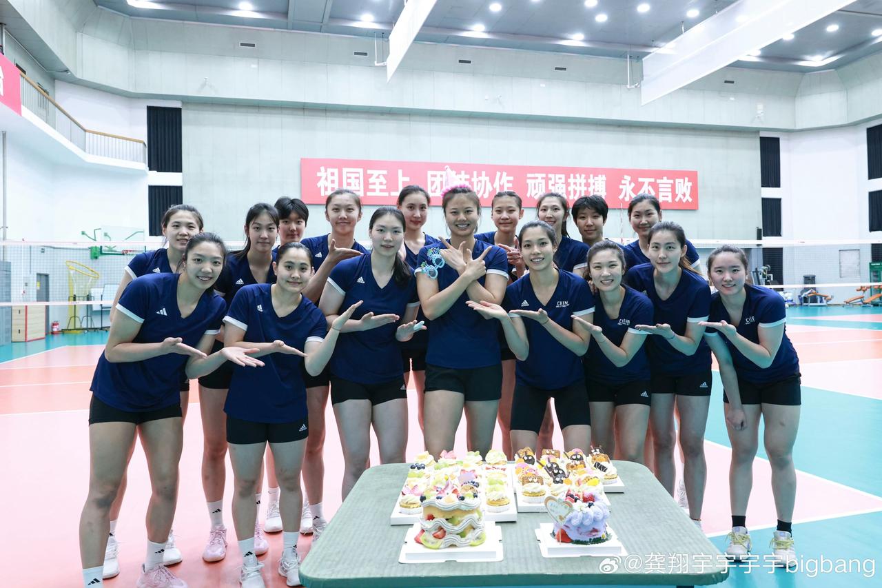 龚翔宇、刁琳宇归队

今天正好是龚翔宇生日，刚刚龚翔宇更新社媒，显示国家队友正在