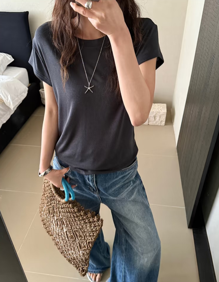 大妈的精选  还在为衣柜衣服扎肉、夏天闷汗不透气发愁？想追求高质感穿搭，又怕面料