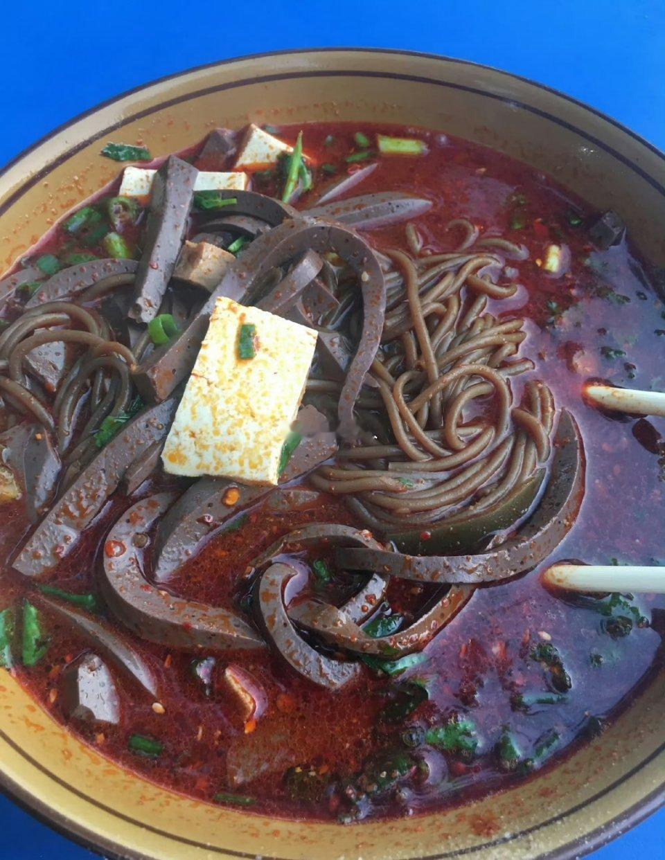 有人知道这是哪里的美食吗？真的好想吃呀！ ​​​