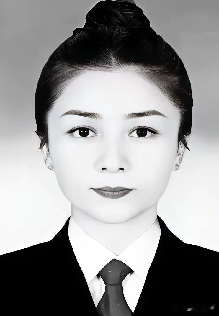 新疆和田女干部在抗洪救灾中牺牲一事，再次让人看见基层一线工作者真实的模样！
 