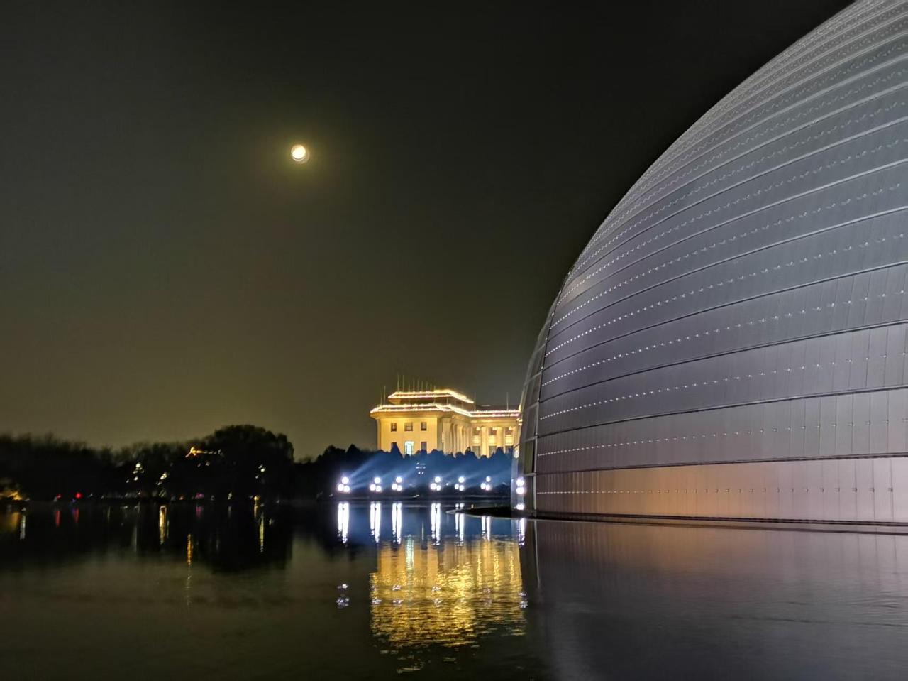 周末去国家大剧院看了一场芭蕾舞剧《灰姑娘》，人生第一次看芭蕾舞，享受阳春白雪的感