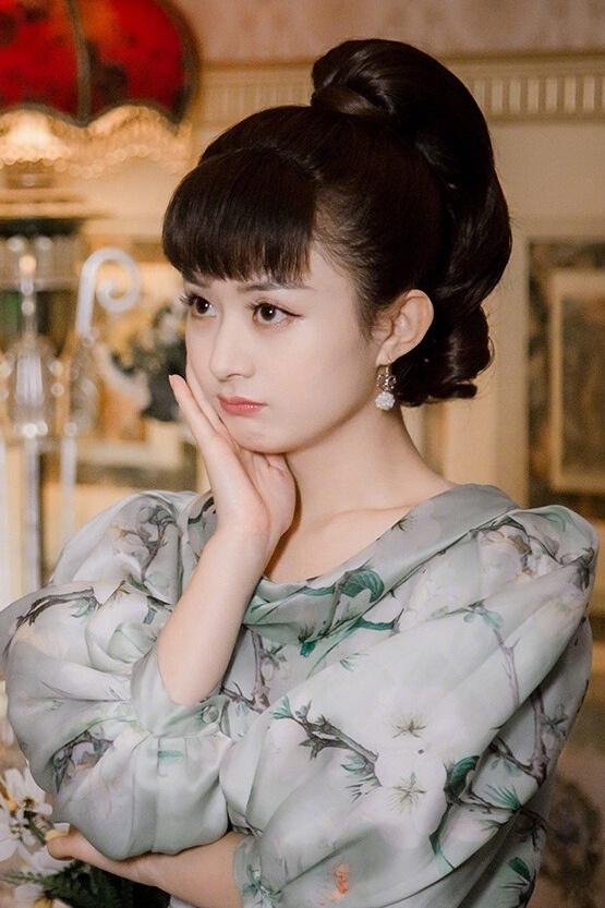 不得不说赵丽颖的角色长尾效应太强了楚乔刚靠续作翻红，就有网友预言：下一个轮到尹新