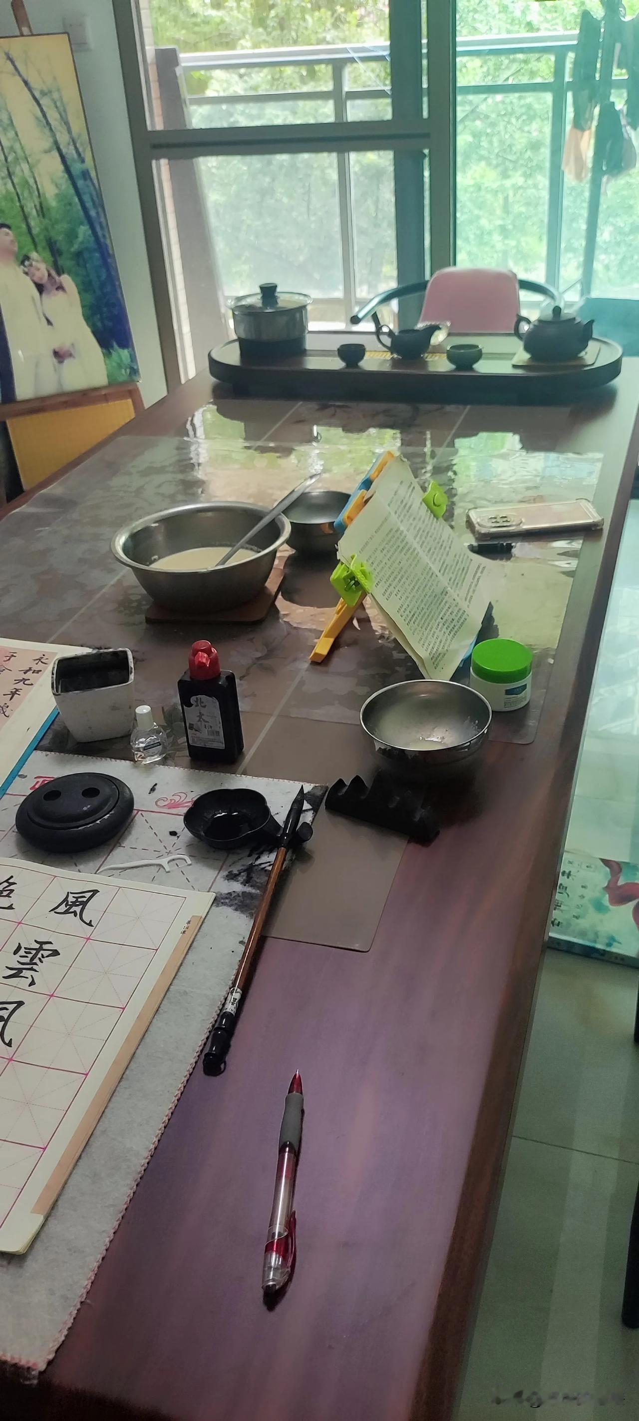 卖一套家具几千元，卖一部家电几千元，带一个人去旅游也是几千元。
​哪个难度更大？
