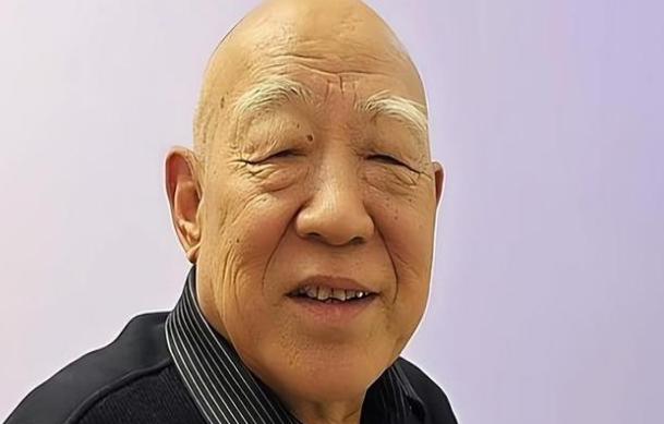 2014年，山东18岁女孩患红斑狼疮，父母带她辗转各大医院，花费几十万都没治好，