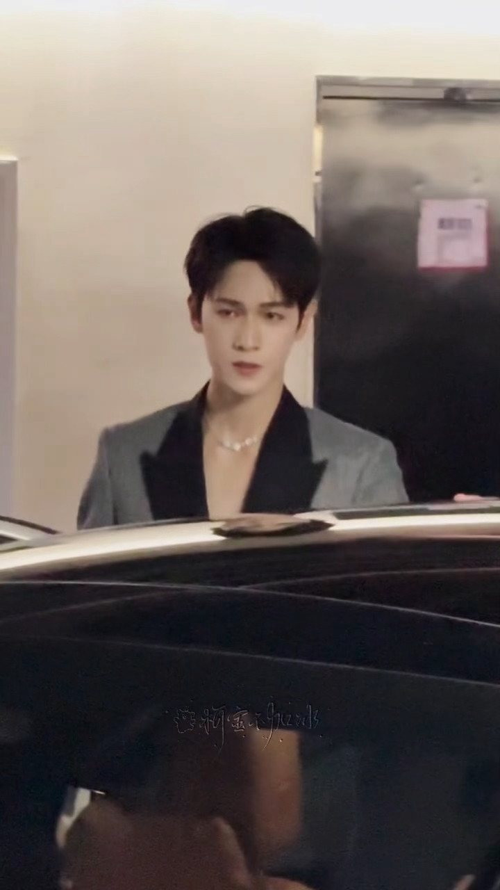 李昀锐迪奥上班，气质太贵了 