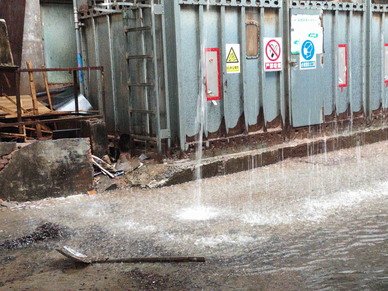 我的今日状态：😁轻松愉快
我这里的天气：☀️晴天
人就是这样，下雨了嫌下雨，天