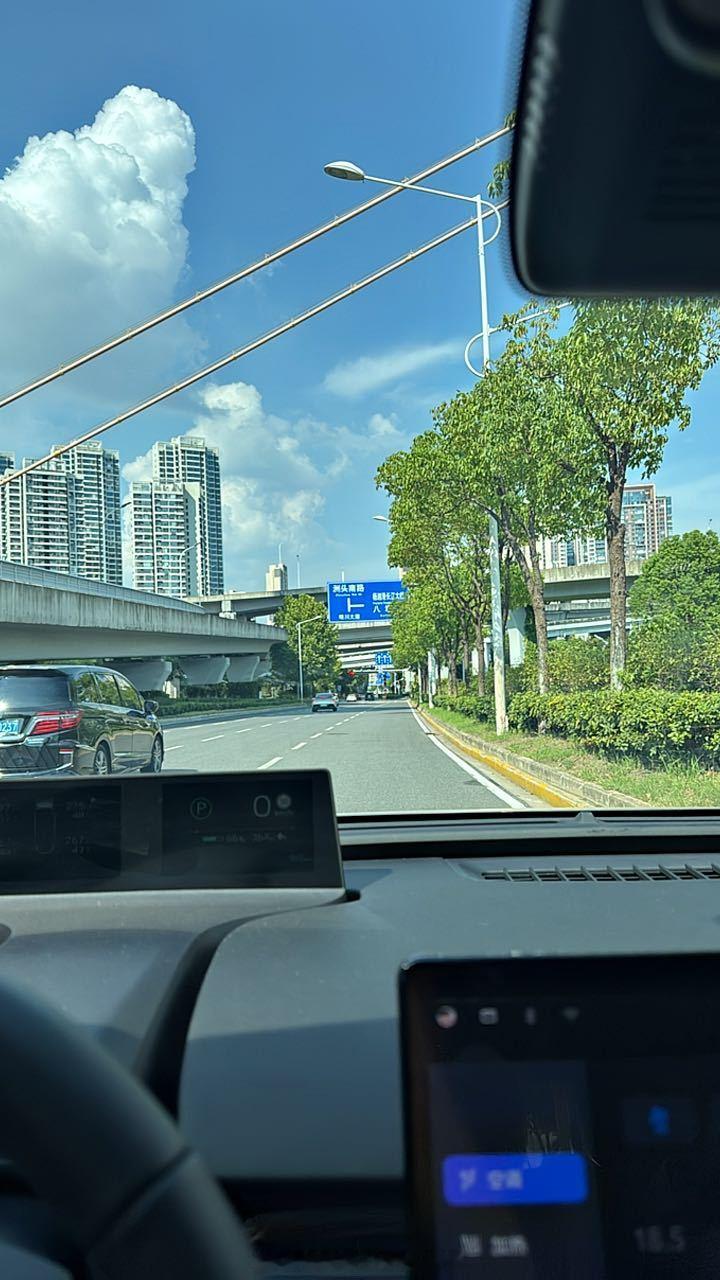 本以为9月份了应该能凉快点 可以拍摄了没想到 还是如此的 hot🔥  ​​​