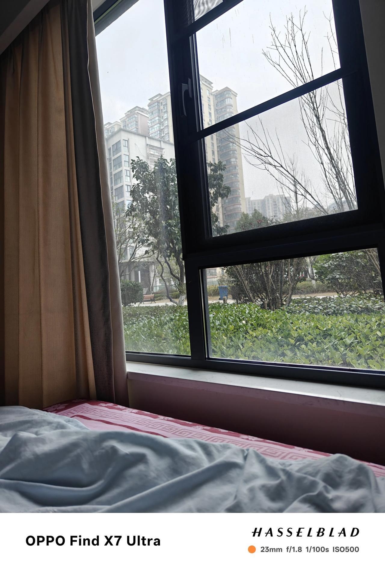 早安！
周末赖一会儿床，窗外怎么又是阴天啊！
昨天好不容易放晴……