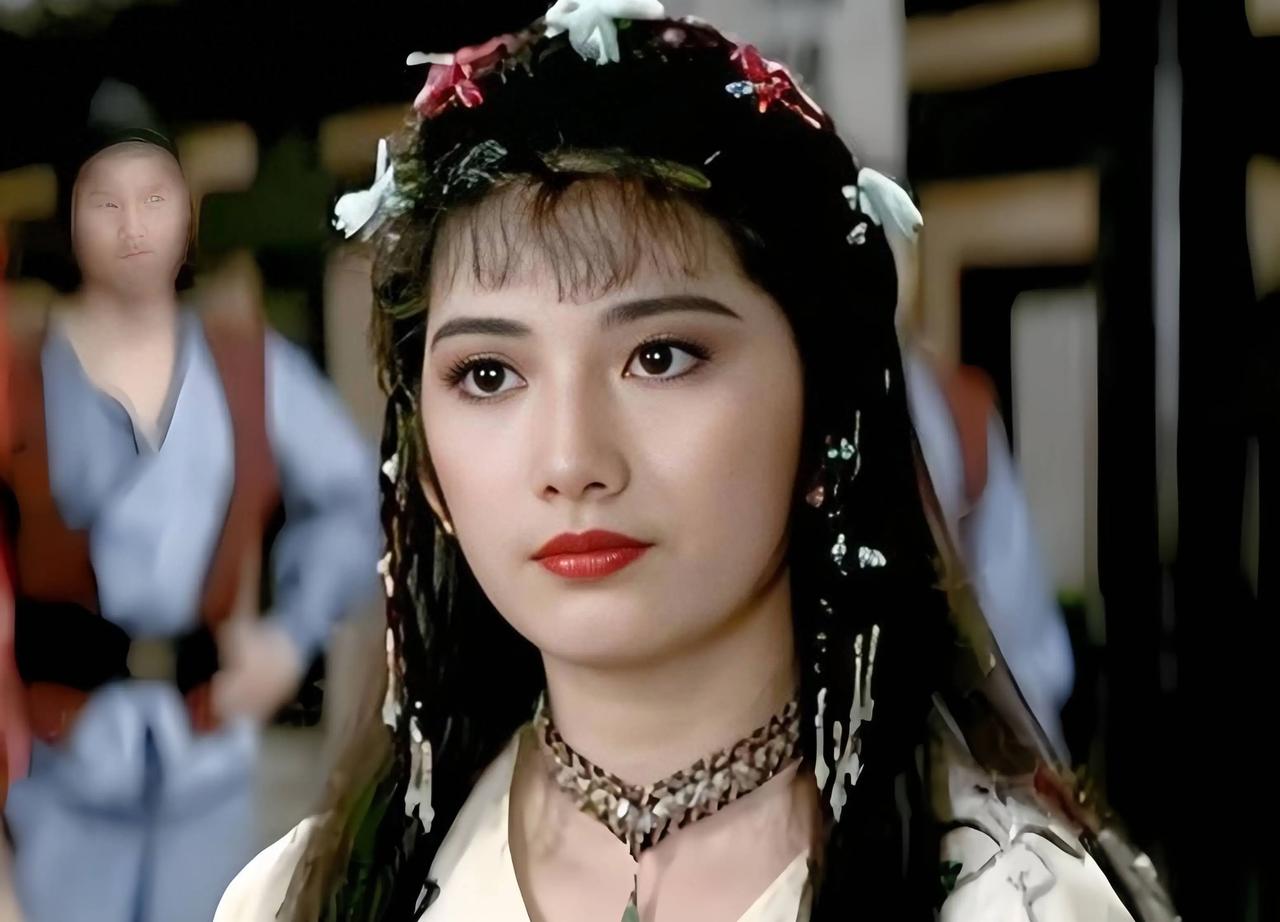 2009年5月14日，台北公寓，门被撬开的那一刻，朋友愣在门口。

床上的刘玉璞