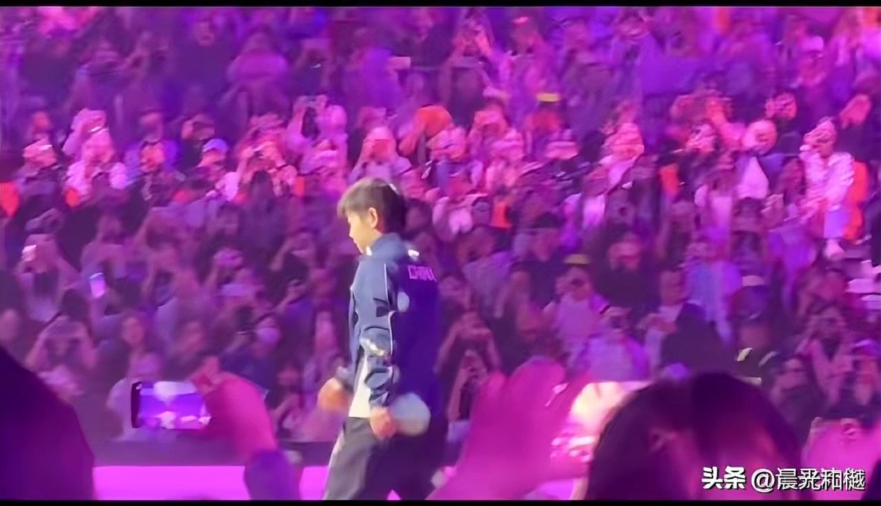 孙颖莎3-0朱芊曦晋级重庆冠军赛女子单打16强

比赛的过程是孙颖莎掌控局面，朱