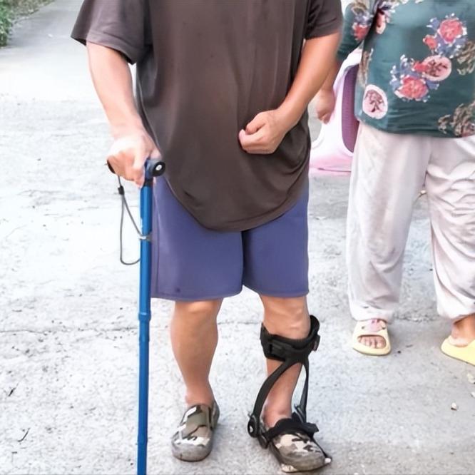 偏瘫康复别搞混！肌张力高和肌力低，完全是两码事

偏瘫康复里，有两个词家属经常分