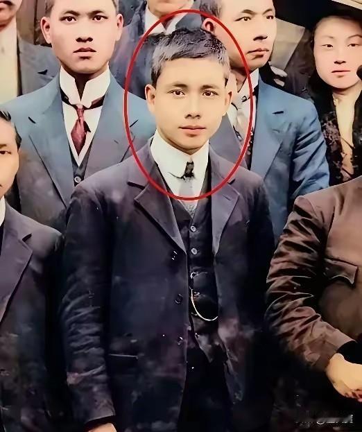 民国时期的美男子，谁知道他叫啥名字？