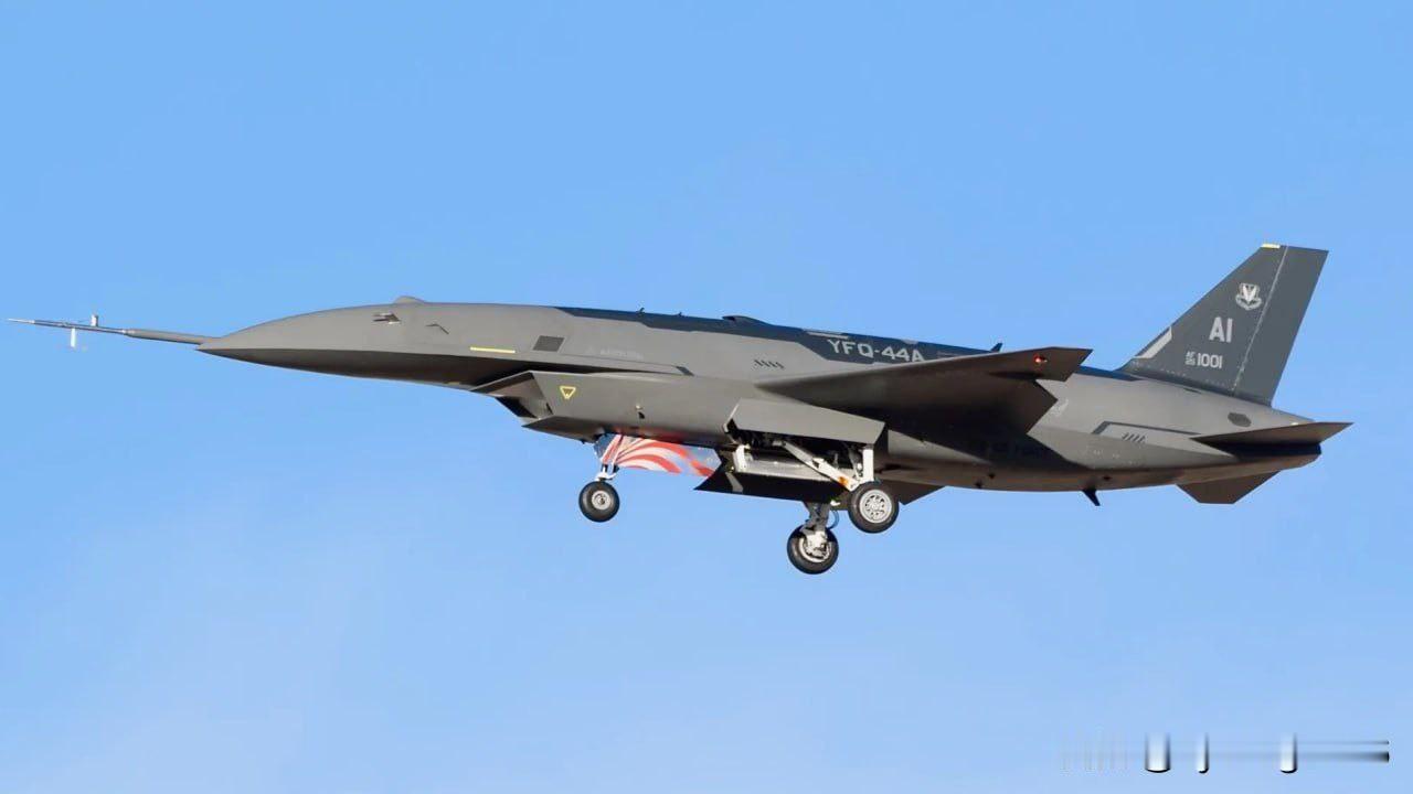 🇺🇸美国安杜里尔公司的YFQ-44A“狂怒”攻击无人机原型机完成了首飞。