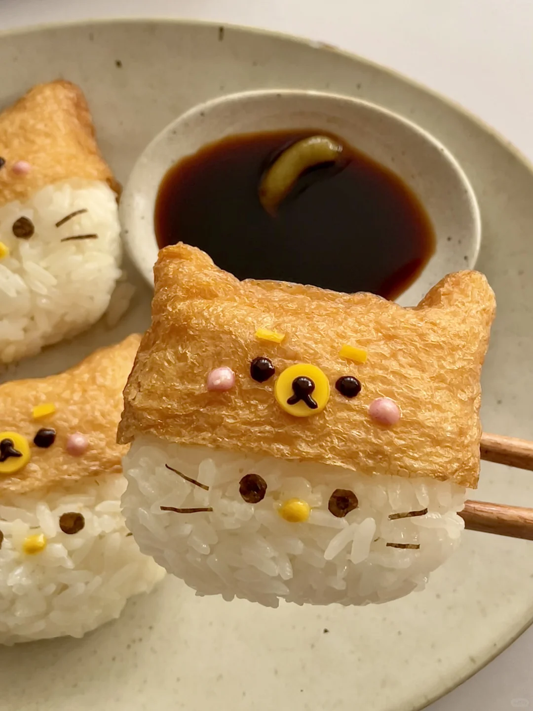 吃一口胖嘟嘟的油豆腐寿司🍣