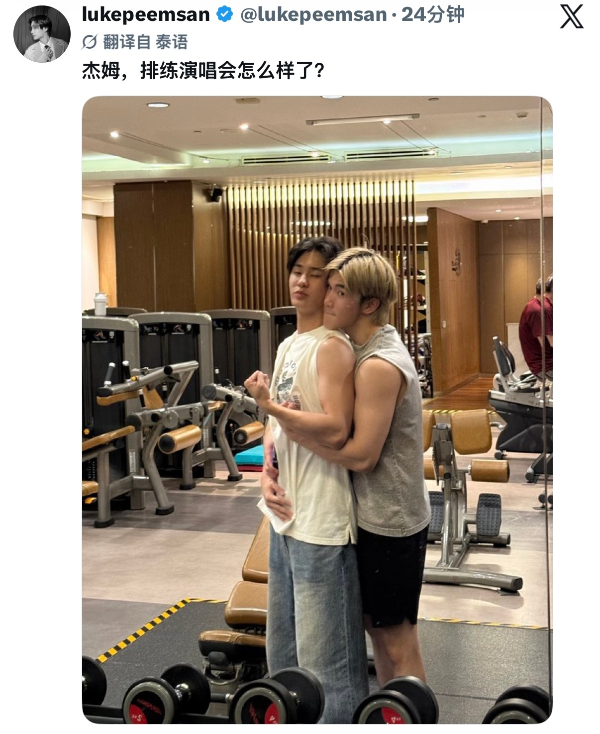 其实文案是老四发的 照片是老猪拍的。 ​​​