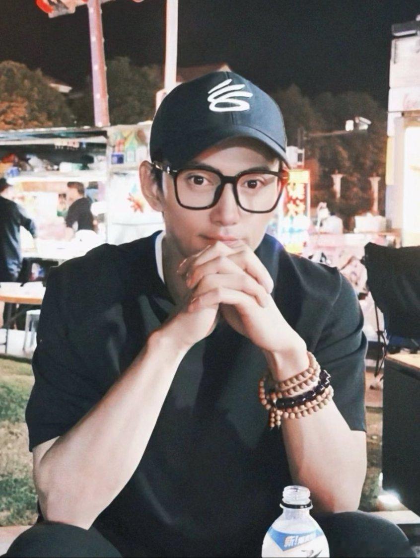 徐正溪赖伟明双簧表演默契拉满 赖伟明腾式唱法把人唱清醒了 解锁全新欢乐舞台，二人