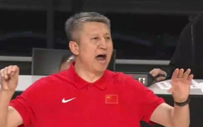 中国男篮单节25:9打爆日本队！郭指导这突然变阵真的太关键了！第三节投疯了，这才