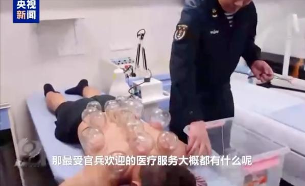 官媒公布福建舰上生活细节，拔火罐、扎针灸。

12月24日，官媒上到福建舰，为我