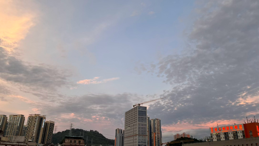 从蓝色变成粉红色