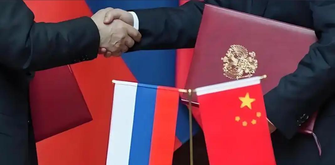 中俄关系将来可能难免会有一场较量，但现在中国为啥还不疏远俄罗斯？因为时机还没到。