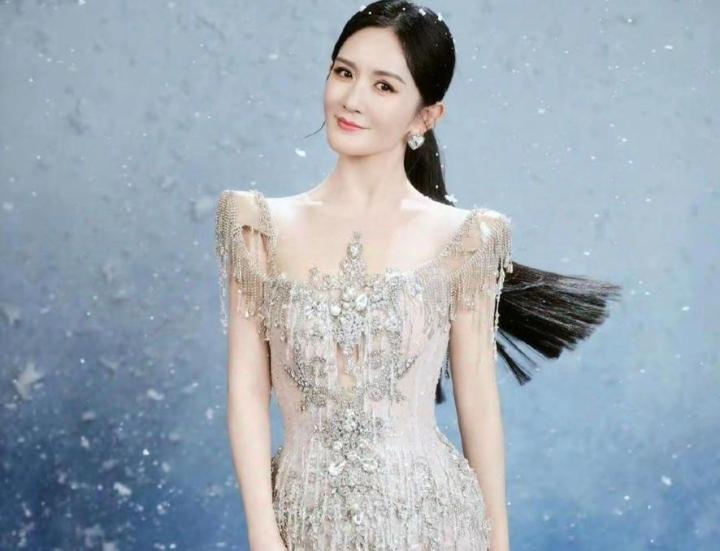 11月3日，视界大会的红毯环节汇聚了不少明星，一场视觉盛宴让现场气氛热闹非凡。谢