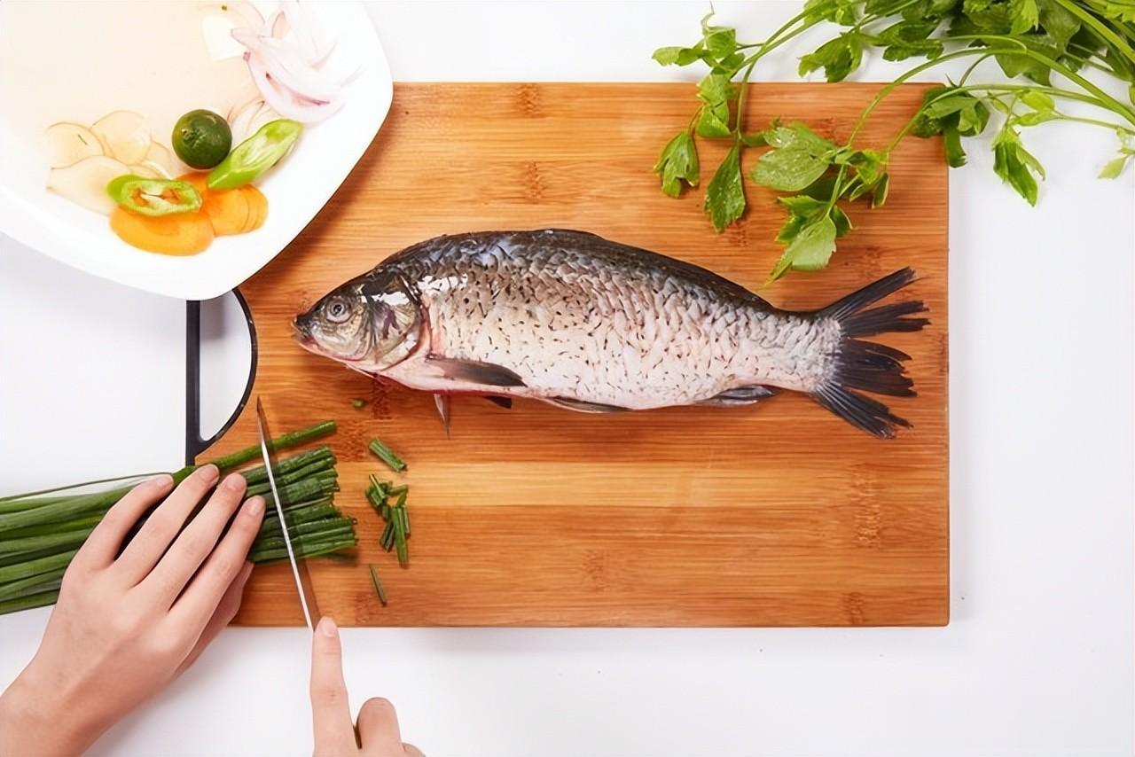 冬天吃海鱼，内行就喜欢挑这5种，肉鲜不腥无养殖，好吃还不贵
冬季是吃鱼的好季节，