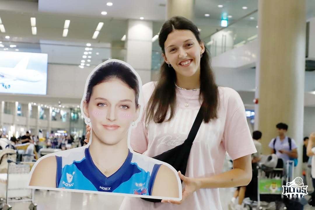 国际排坛动态韩国排球IBK企业银行的外援维多利亚·丹查克已经入境韩国，新赛季继续