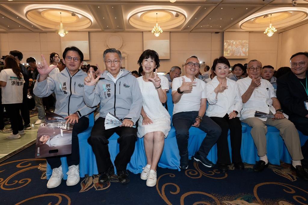 柯文哲戴电子脚镣重心不稳，陈佩琪爆“扭到又摔倒，韧带断了”
台湾民众党创党主席柯
