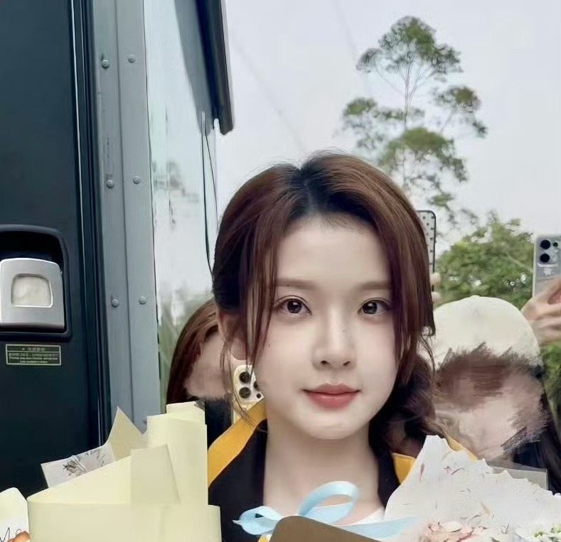 三💦的颜值近距离这么虐的吗？ 