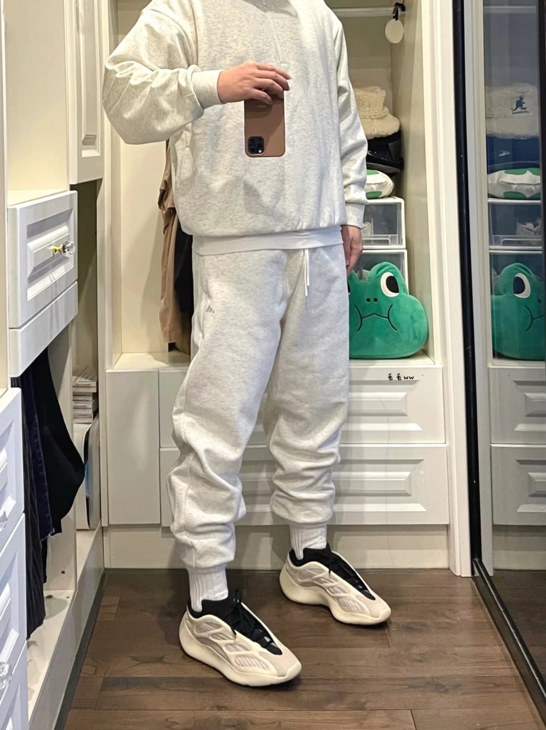 复古灰白系｜束脚裤穿搭