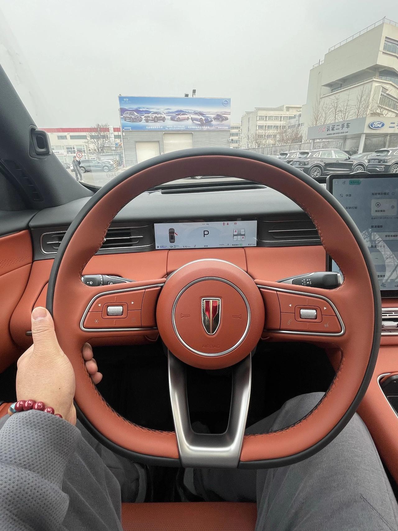 试驾完红旗HS6纠结了，选它还是钛7理想L6?这家伙，老树也开花了……

前几天