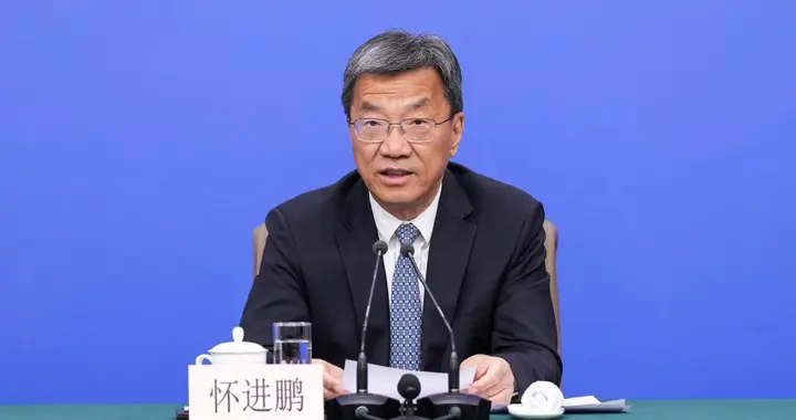 教育部：落实“健康第一”，让学生动起来、心理强起来