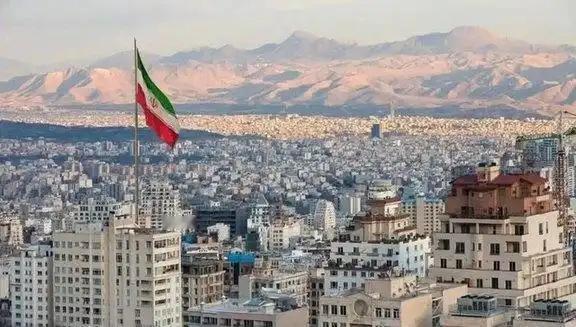 伊朗遭受美国长达四十年的全面制裁，长期深陷发展困境，国民生活举步维艰，本国货币疯