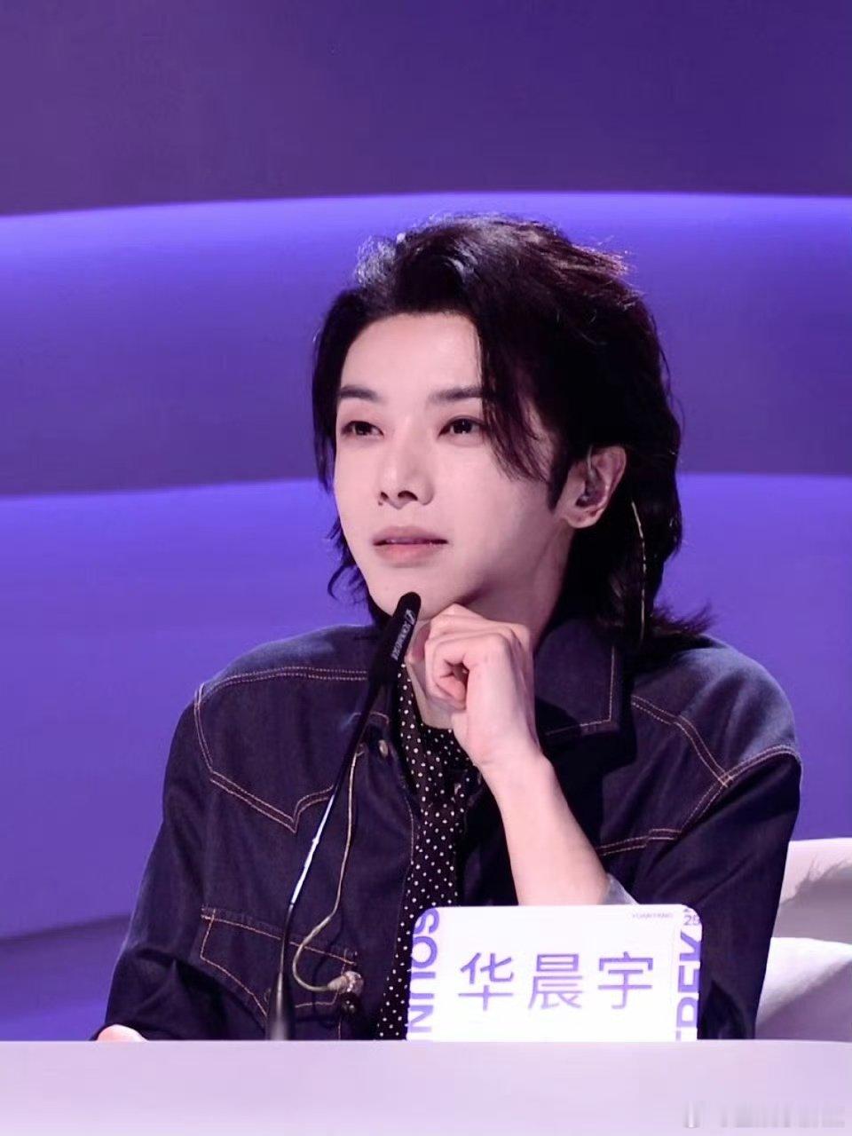 那英 华晨宇精力太旺盛了华晨宇：我是自己演唱会总导演！那英：你精力太旺盛了！这段